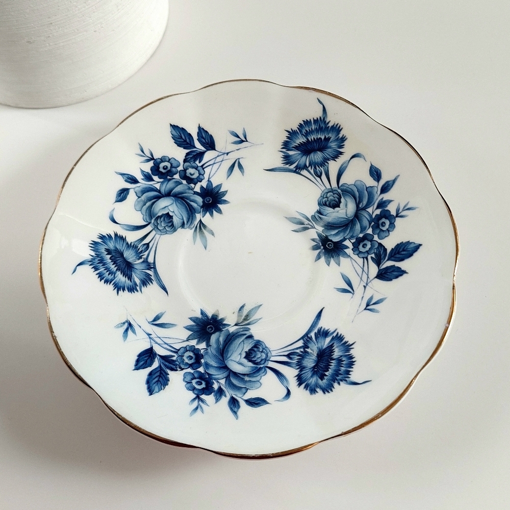Blue and White English Bone China Tea Cup Blue Rose Pattern Made in England - Picture 8 of 9